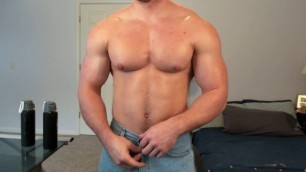Hotmuscles6t9 Showing off Big Dick on Cam!