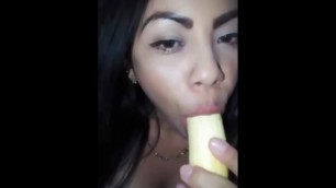 Jovemcita Se Masturba Con un Banano